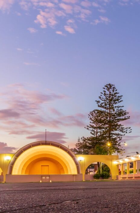 Moore Markhams Oldershaw