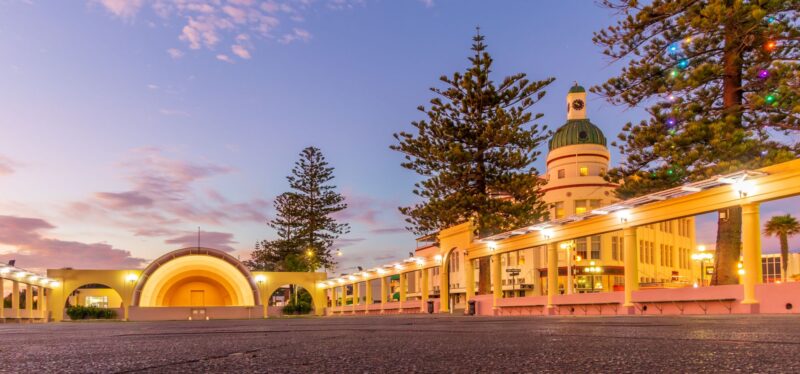 Moore Markhams Oldershaw