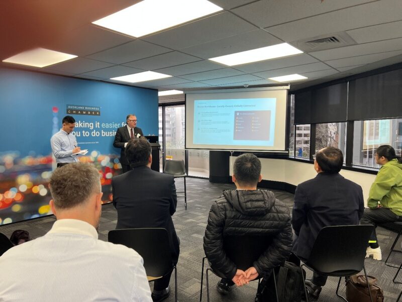 Moore Markhams presentation on doing business in New Zealand highlighting advisory services, national office locations and international connections through Moore Global