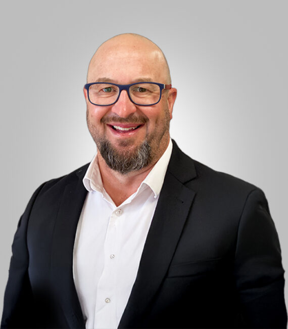 Lucan Barnett , Principal Moore Markhams , Whanganui